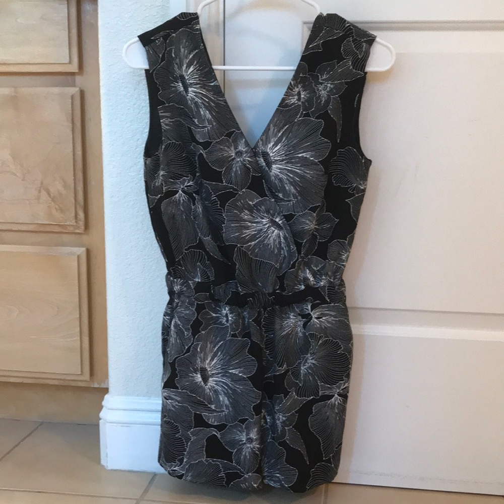 Floral V-Neck Sleeveless Romper in Black and White